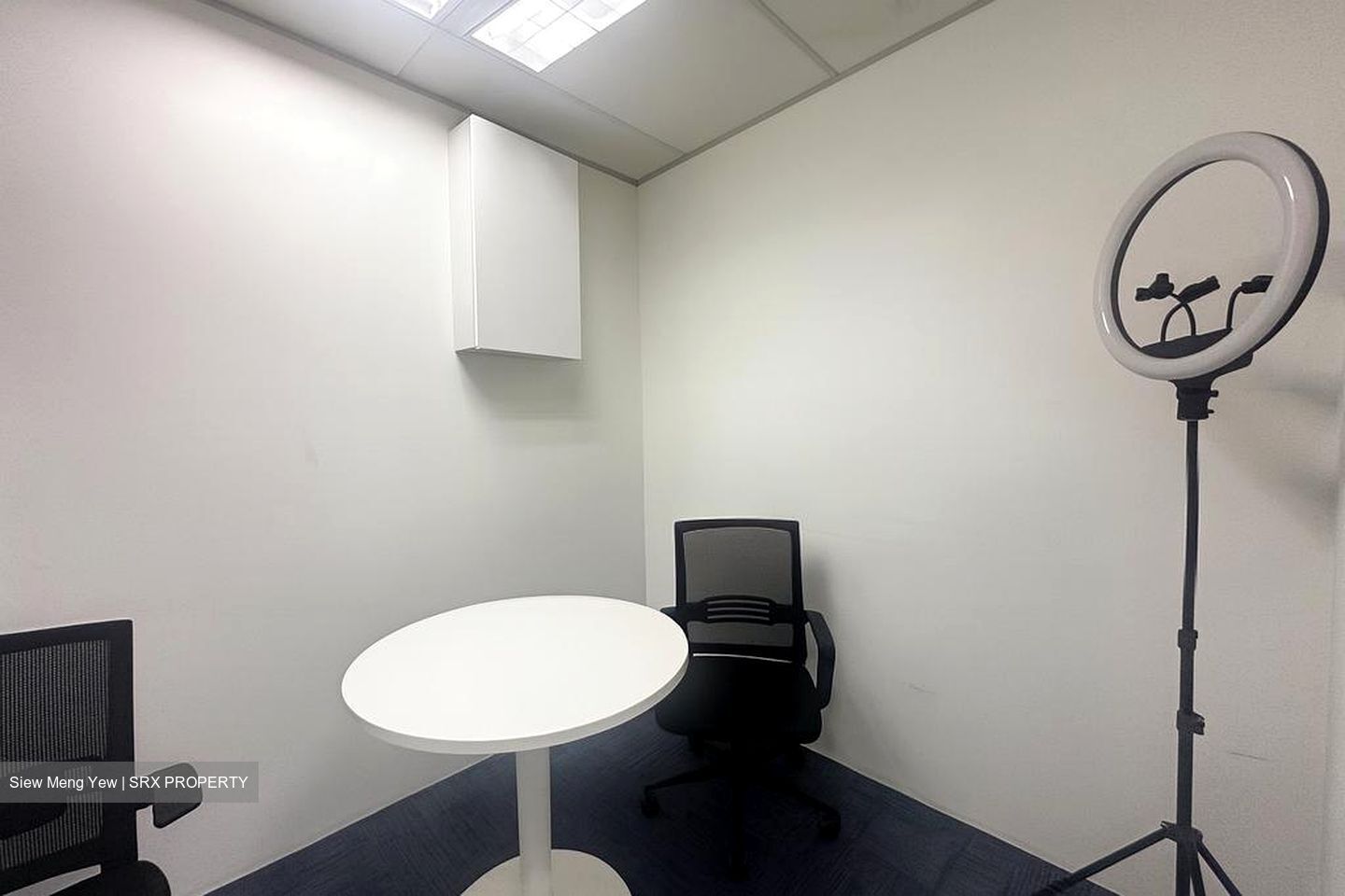 International Plaza (D2), Office #498793181